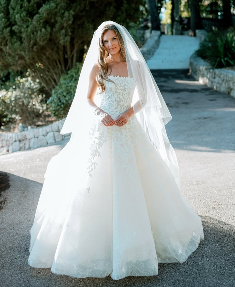 Hannah Brown Married Adam Woolard See Bachelor Nation's Reactions and Who  Attended