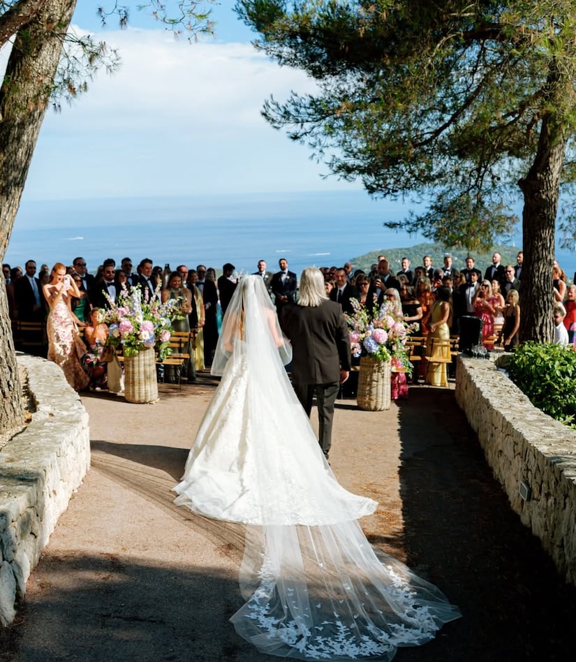 Hannah Brown Married Adam Woolard See Bachelor Nation's Reactions and Who  Attended